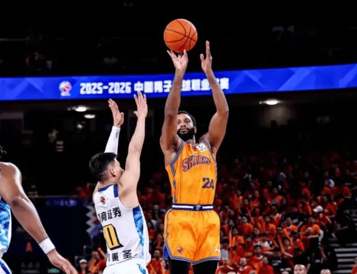 爱游戏官网-上海2将在总决赛证明价值！弗格仍有油，李弘权获实质性蜕变！|上海男篮|广厦男篮|比赛|赛季_新浪体育_新浪新闻